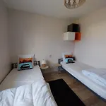 Сasa de vacaciones Jolie Maison Moderne Avec Piscine Chauffée 4 Ch Et Jardin Mimizan