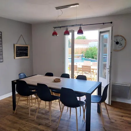 Сasa de vacaciones Jolie Maison Moderne Avec Piscine Chauffée 4 Ch Et Jardin Mimizan