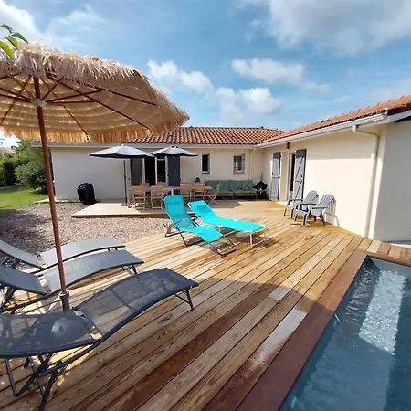 Jolie Maison Moderne Avec Piscine Chauffée 4 Ch Et Jardin