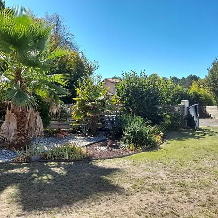Jolie Maison Moderne Avec Piscine Chauffee 4 Ch Et Jardin Holiday home *
